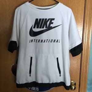 Women’s NIKE International Short Sleeve Sweatshirt